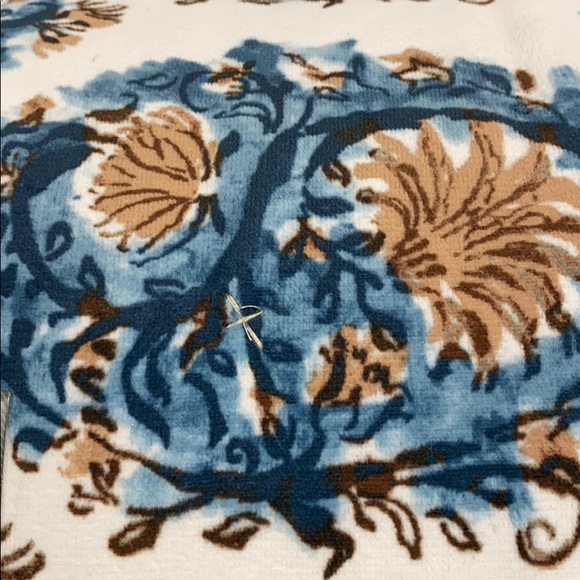 New Velvet Navy Paisley Quilt-Queen - Picture 6 of 7